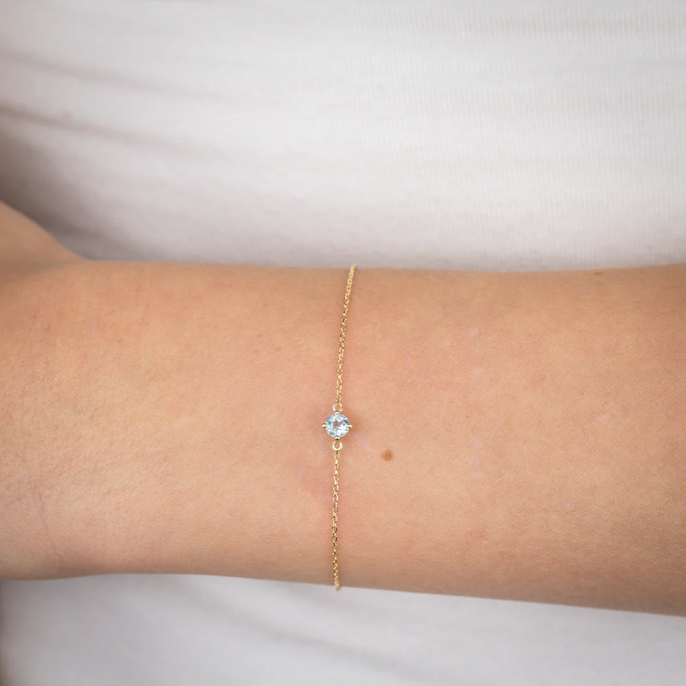 0.24 Carat Aquamarine Adjustable Bracelet 17cm in 9ct Yellow Gold - Image 4