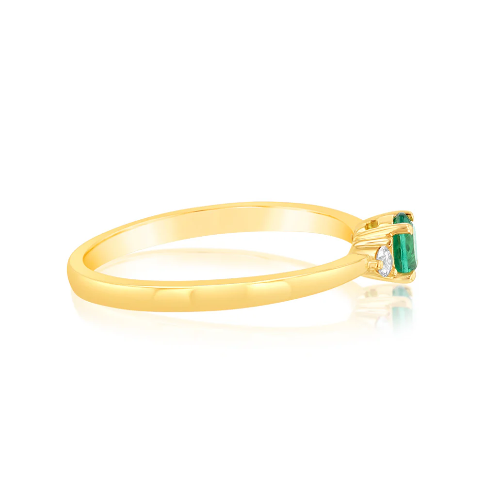 0.24 Carat Created Emerald and Diamond Ring in 9ct Yellow Gold - Image 2