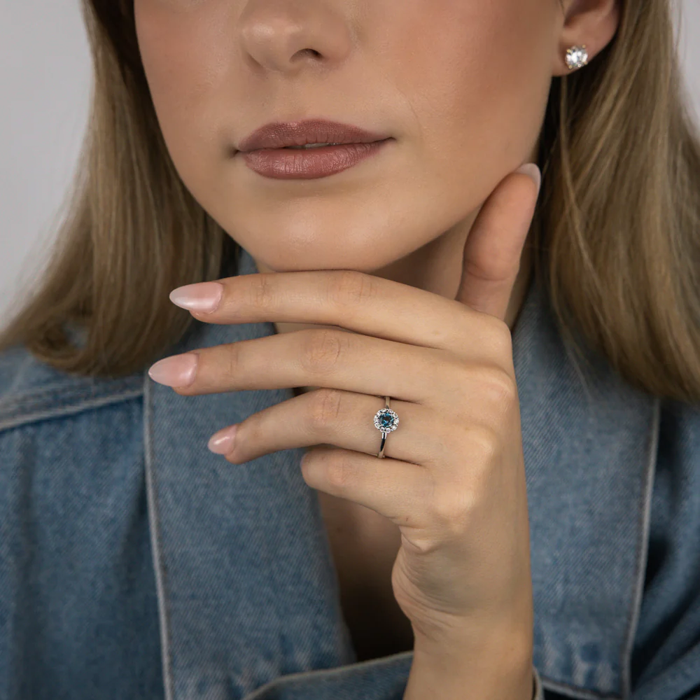 0.30 Carat London Blue Topaz and Diamond Ring in 9ct White Gold - Image 2