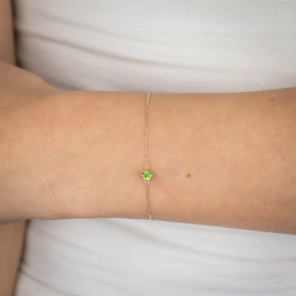 0.30 Carat Peridot Adjustable Bracelet 17cm in 9ct Yellow Gold - Image 4