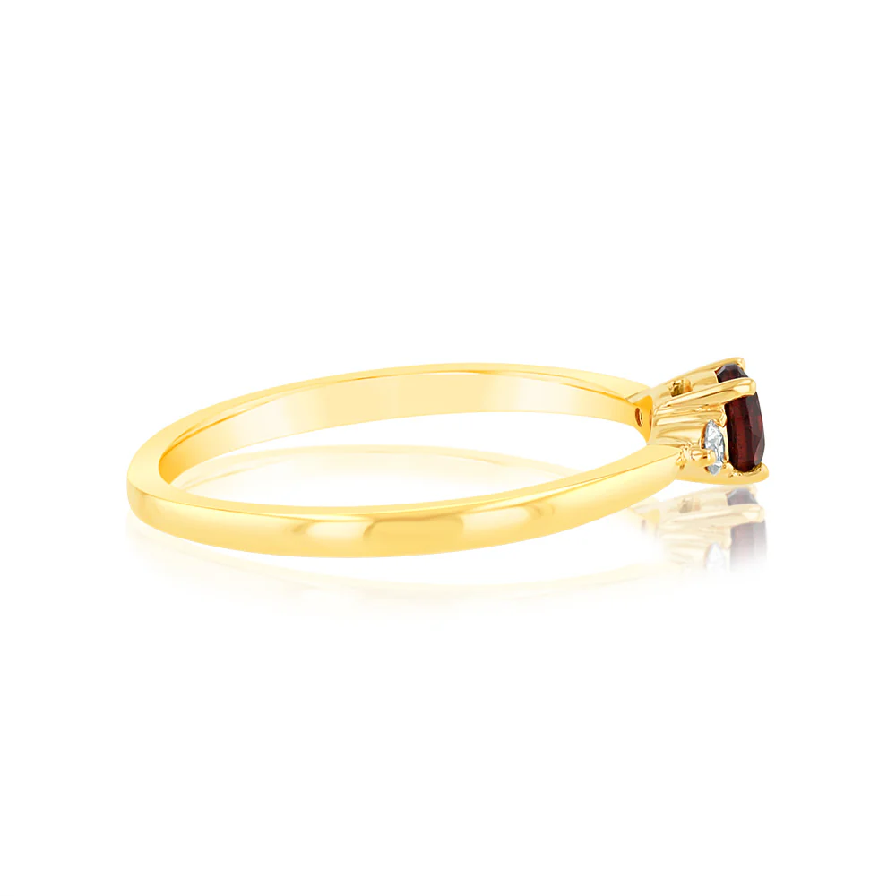 0.30 Carat Red Garnet and Diamond Ring in 9ct Yellow Gold - Image 2