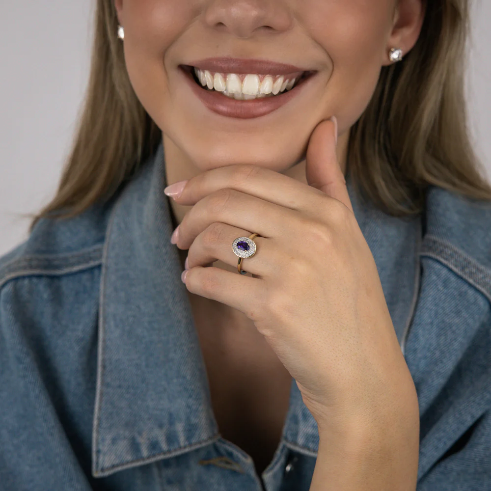 0.46 Carat Amethyst and Diamond Ring in 9ct Yellow Gold - Image 3