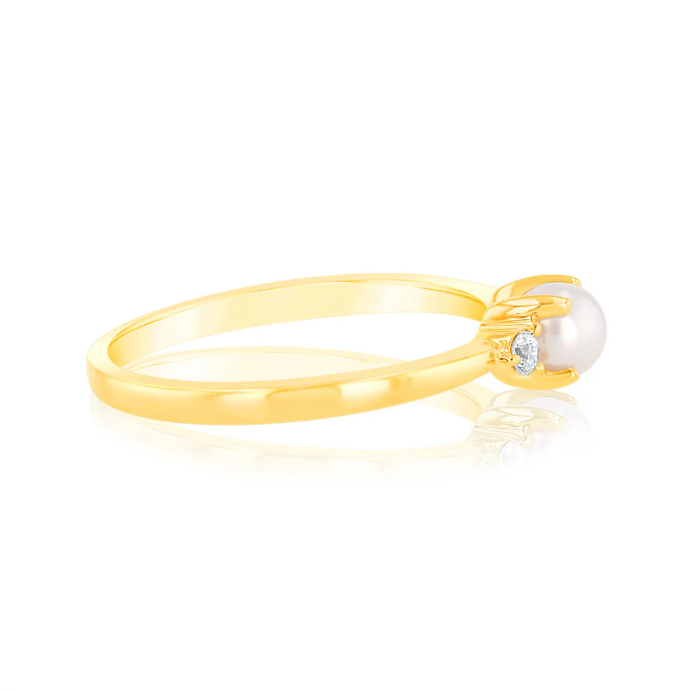 0.48 Carat Freshwater Pearl and Diamond Ring in 9ct Yellow Gold - Image 2