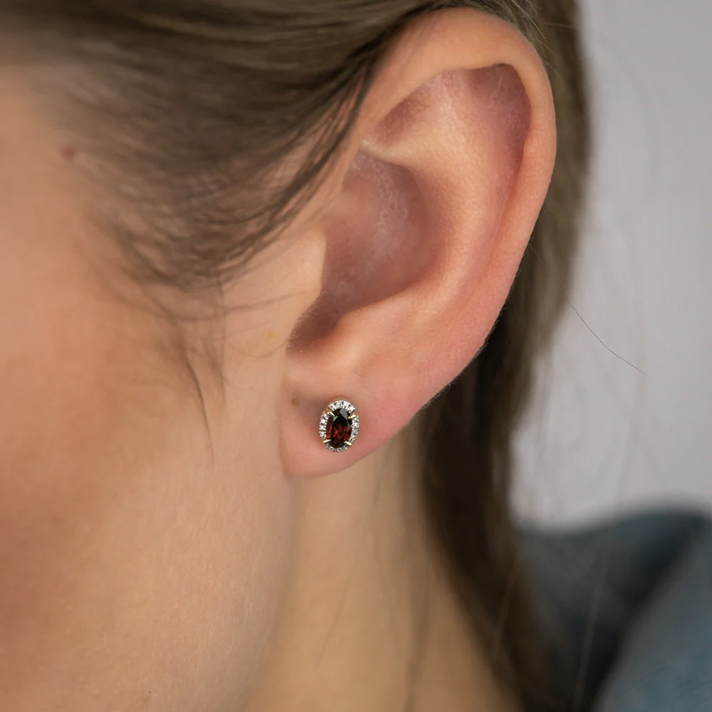 0.66 Carat Red Garnet and Diamond Stud Earrings in 9ct Yellow Gold - Image 2