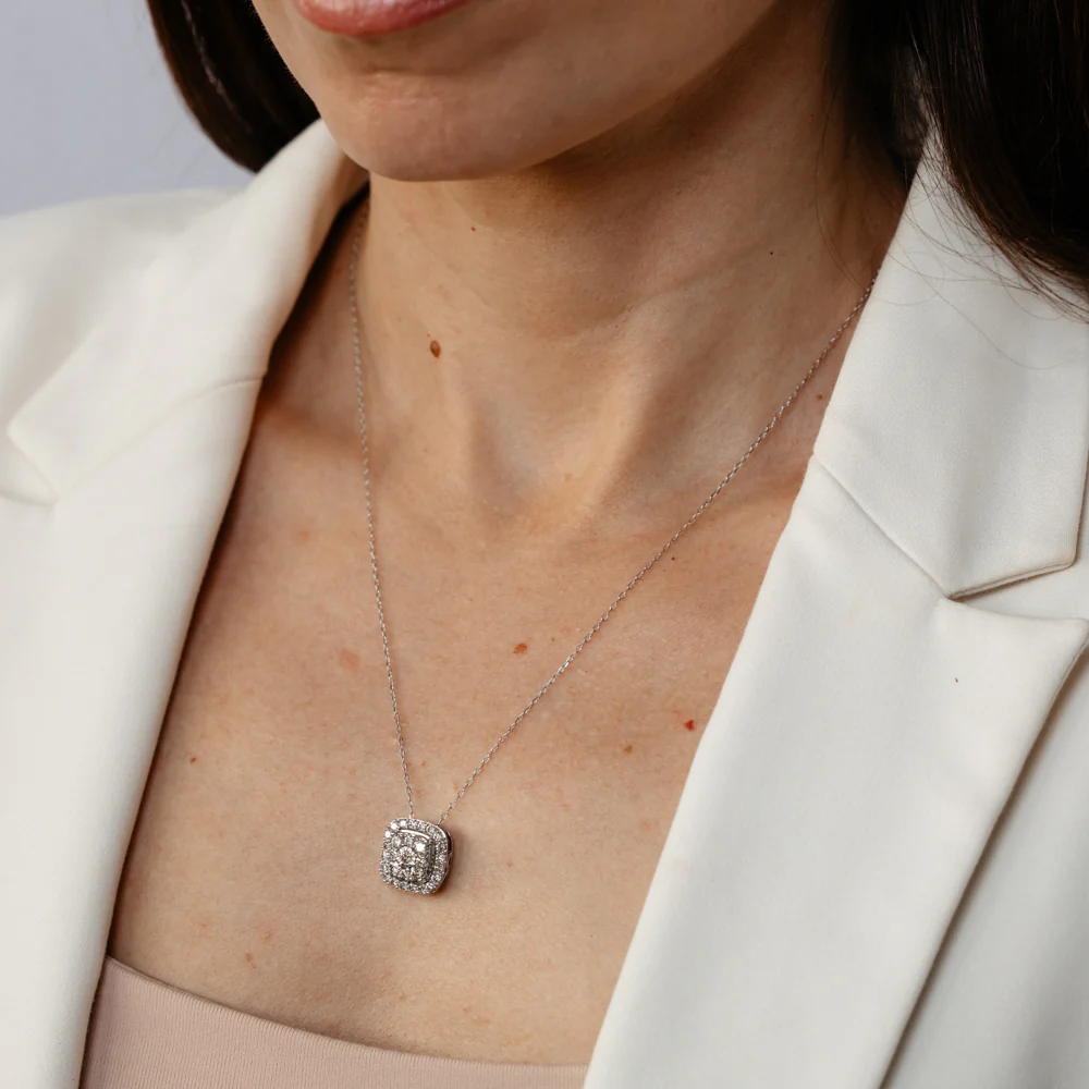0.95 Carat Diamond Pendant in 10ct White Gold - Image 3
