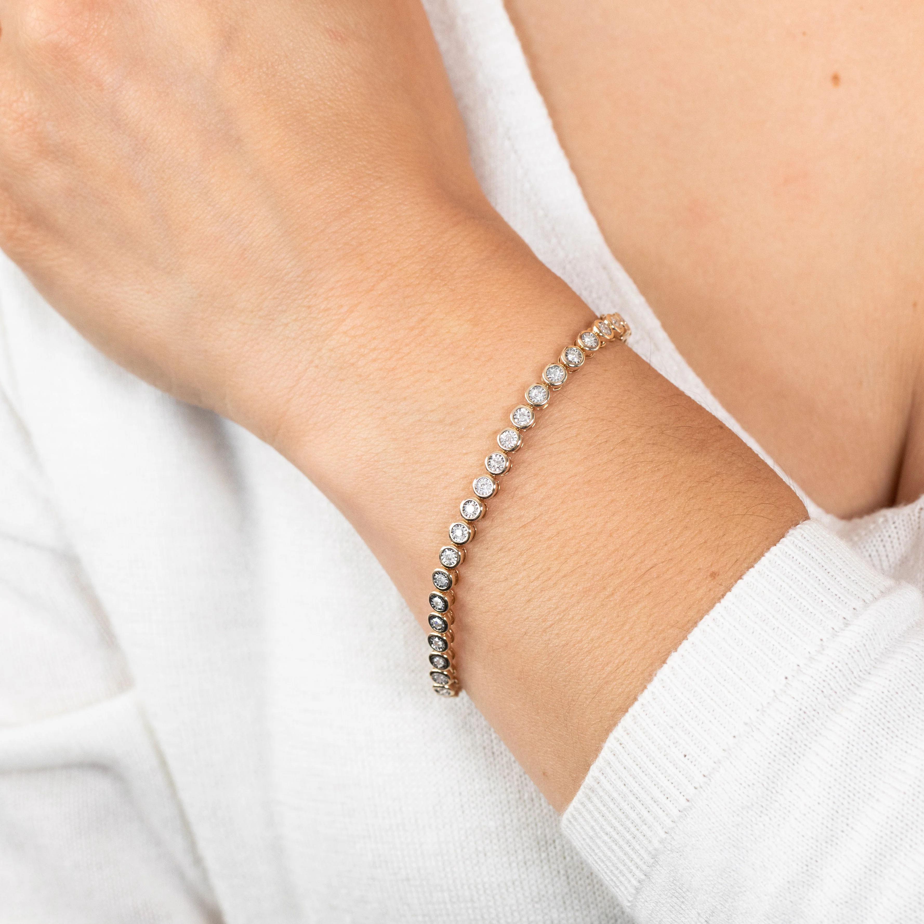 1.00 Carat Diamond Bracelet in 10ct Yellow Gold - Image 3