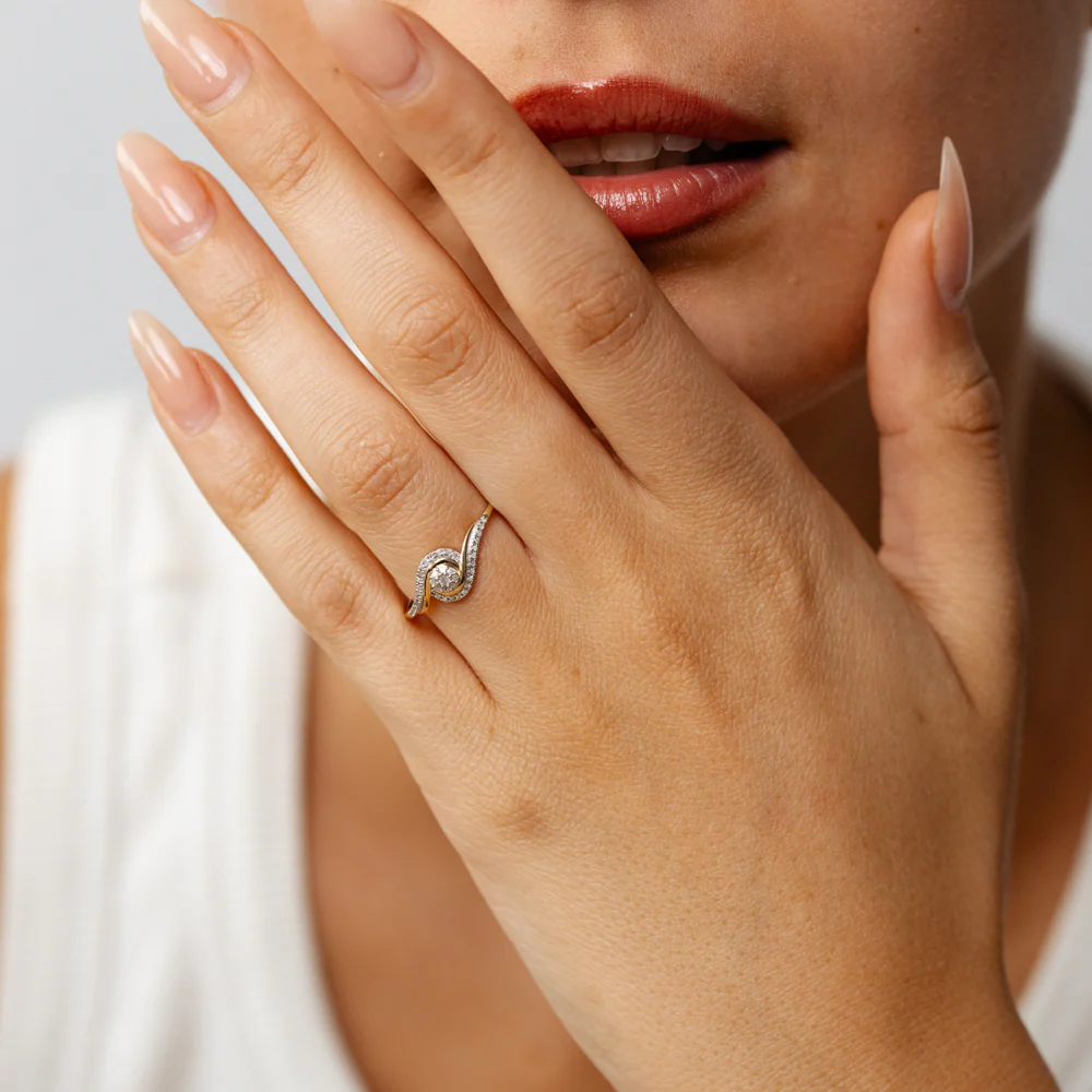 1/10 Carat Diamond Ring in 9ct Yellow Gold - Image 3