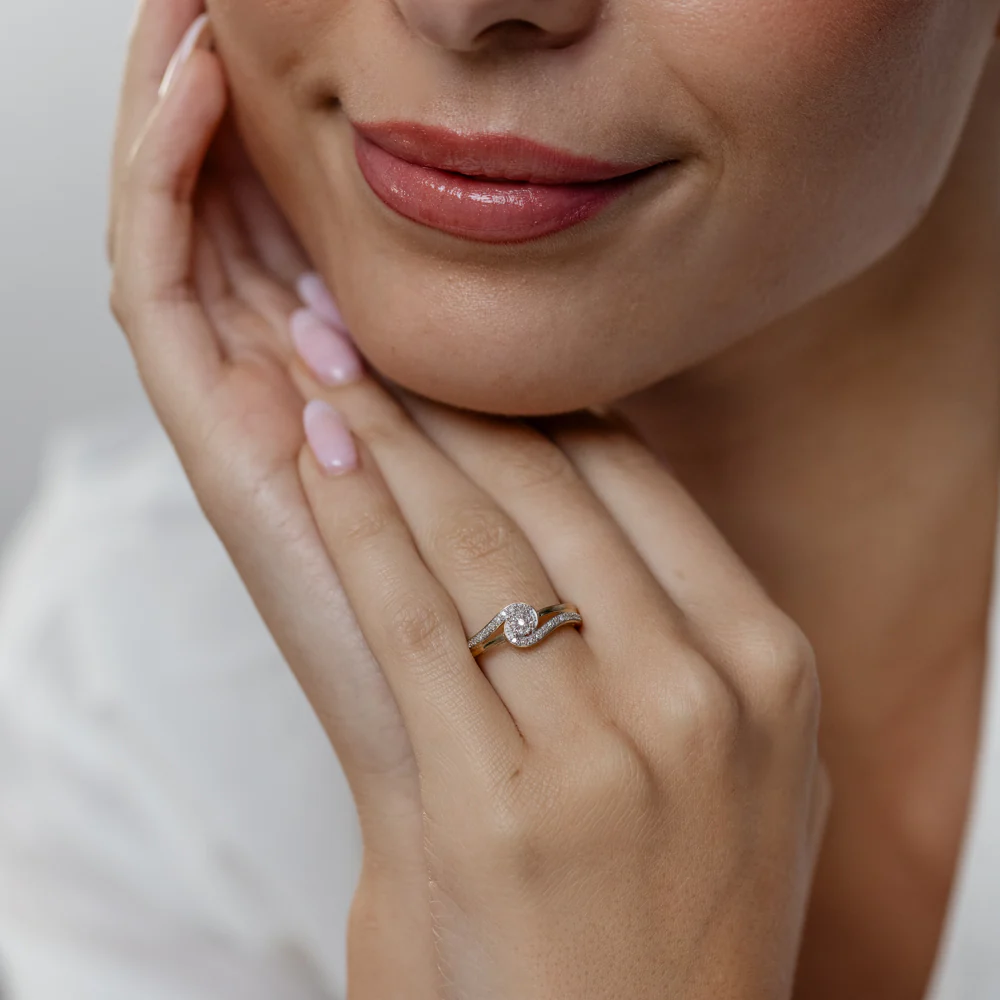 1/10 Carat Diamond Ring in 9ct Yellow Gold - Image 3