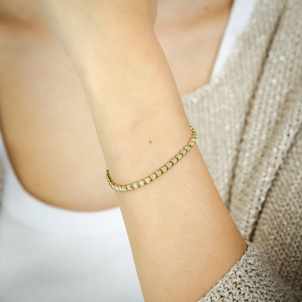 1/2 Carat Diamond Tennis Bracelet in 9ct Yellow Gold - Image 4