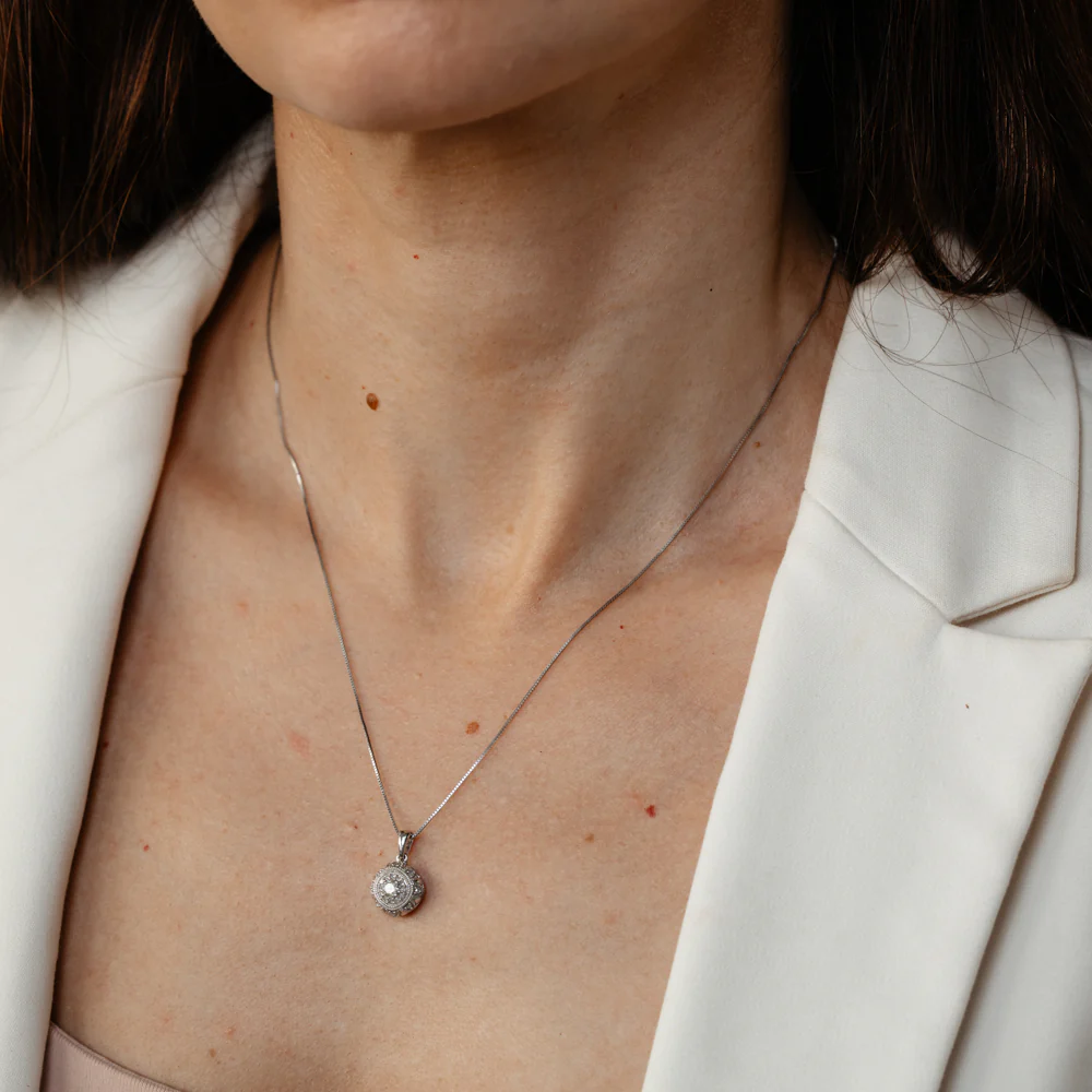 1/5 Carat Diamond Pendant in 10ct White Gold on 46cm Chain - Image 2