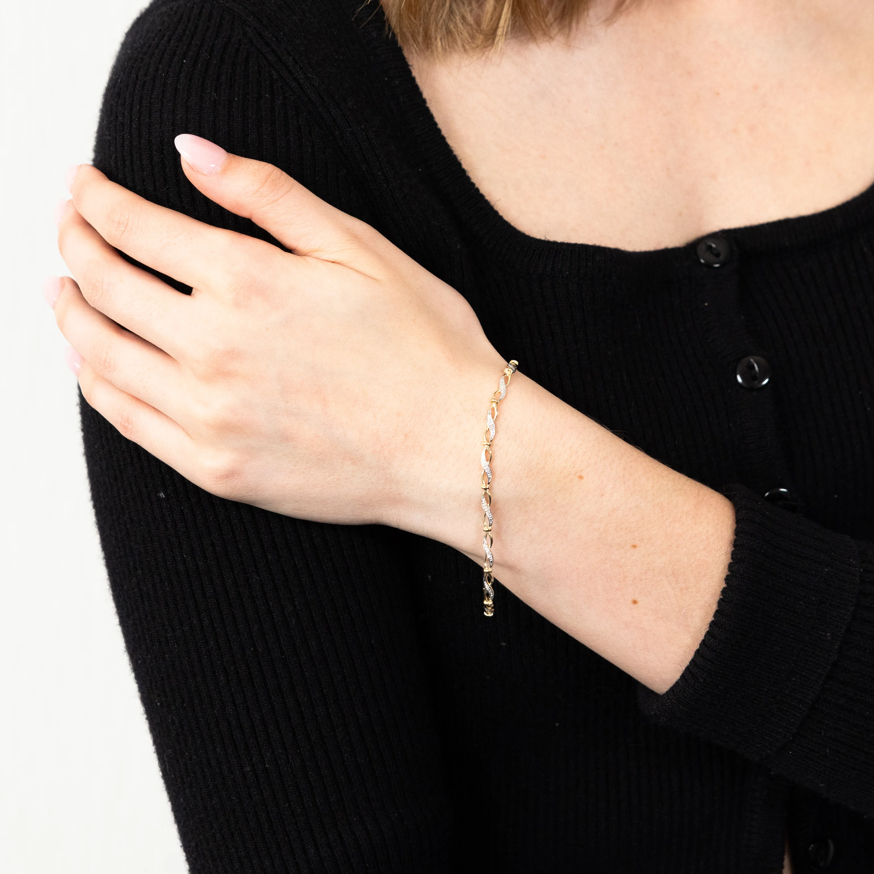1/6 Carat Diamond Bracelet in 9ct Yellow Gold - Image 3