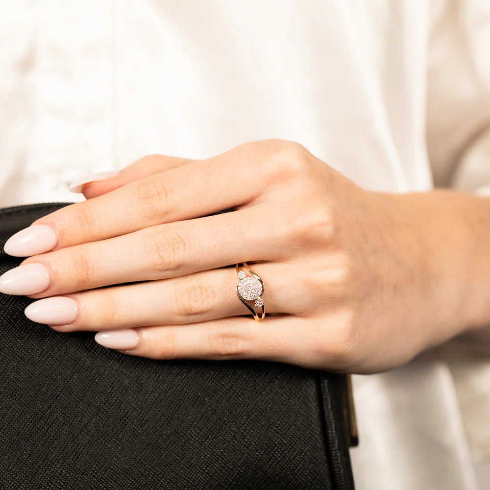 1/6 Carat Diamond Cluster Ring in 9ct Yellow Gold - Image 3