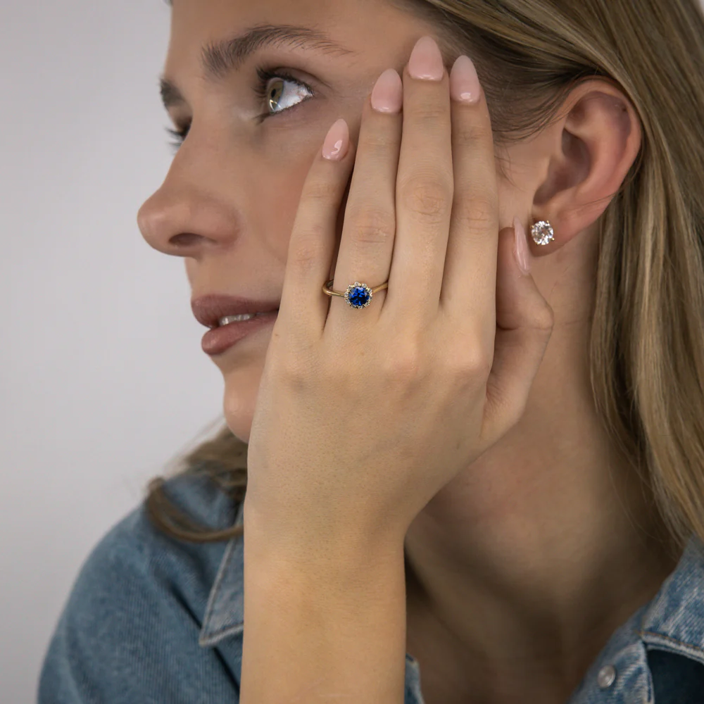 1 Carat Created Sapphire and Diamond Ring in 9ct Yellow Gold - Image 3