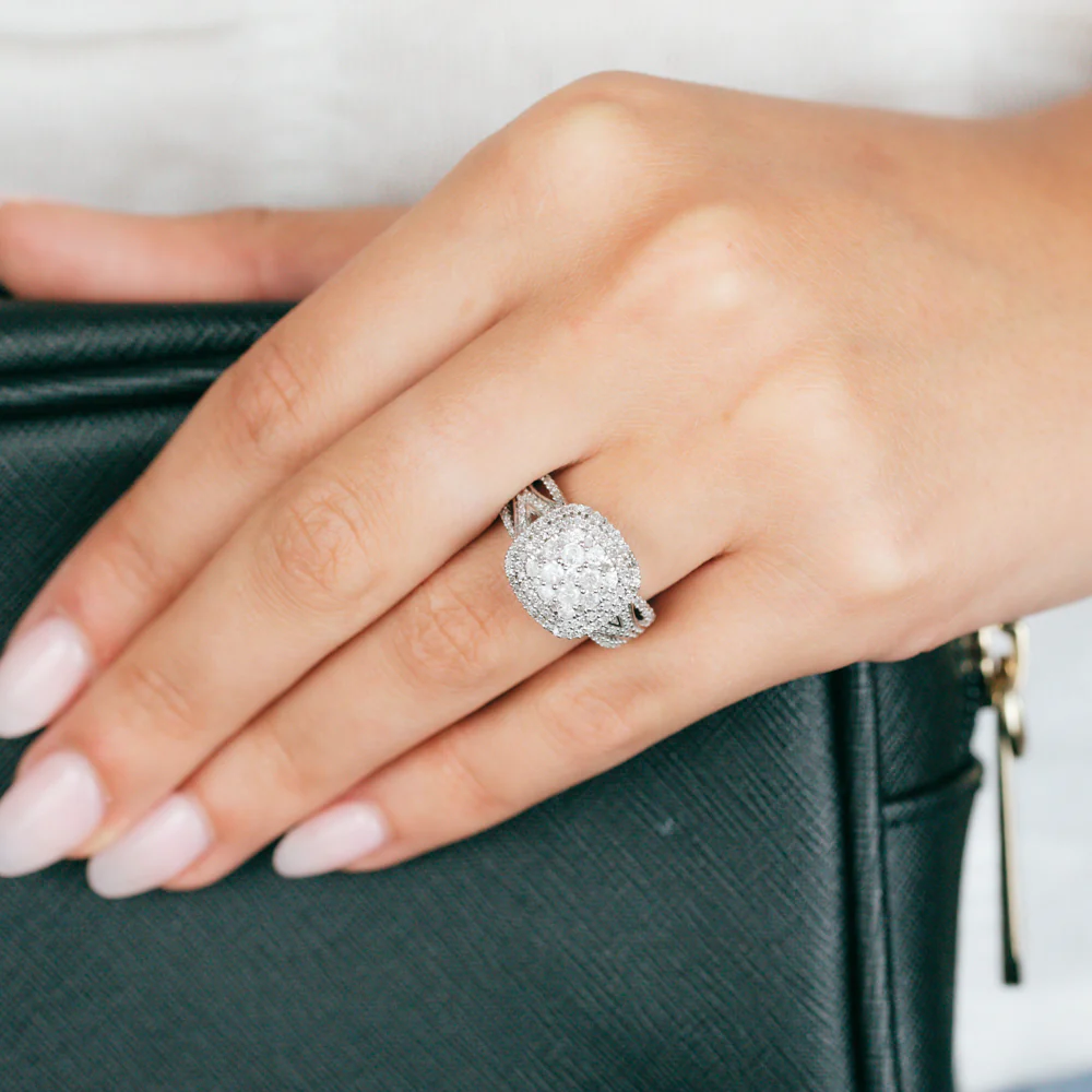 10ct White Gold 0.95 Carat Diamond Cluster Ring - Image 3