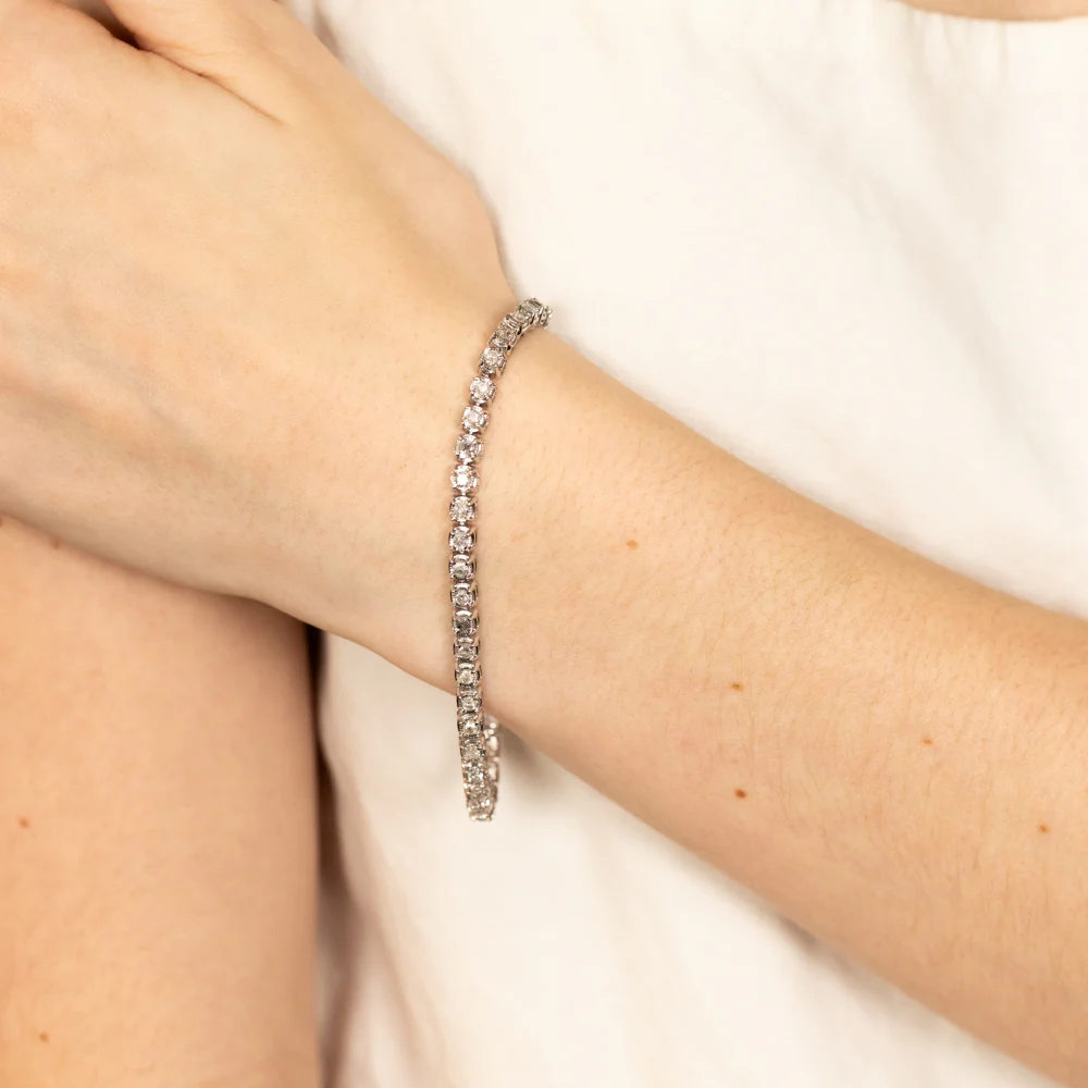 10ct White Gold 2 Carat Diamond Tennis Bracelet - Image 3