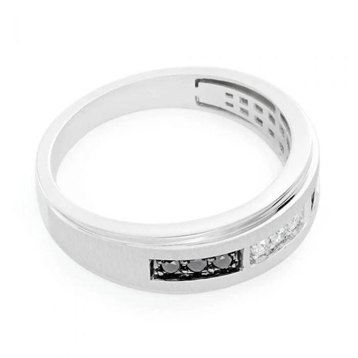 10ct White Gold Black and White Diamond Ring - Image 2