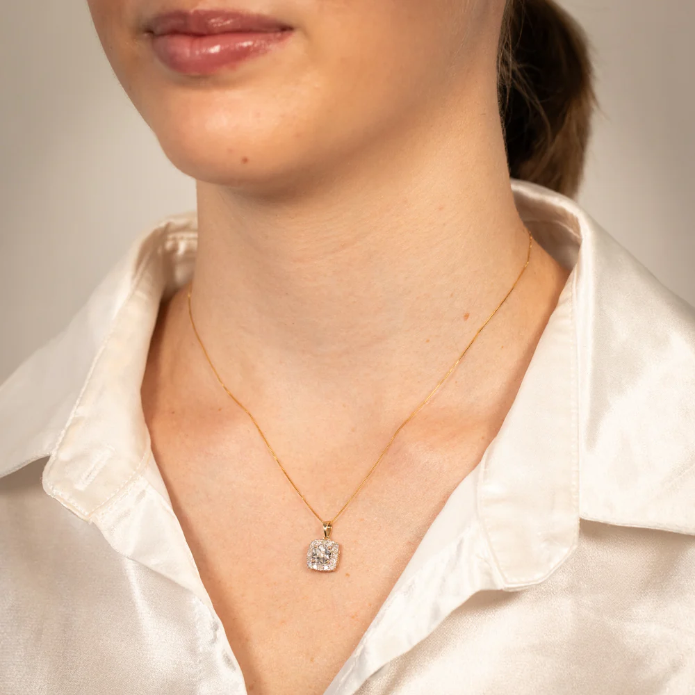 10ct Yellow Gold 1/3 Carat with 17 Brilliant Diamonds Square Pendant - Image 2