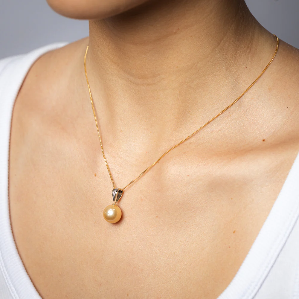 11-12MM Golden South Seal Pearl Pendant with 3 Diamonds in 9ct Yellow Gold on 45cm Chain - Image 2