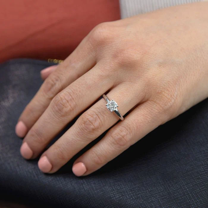 14ct White Gold 1 Carat Brilliant Cut Diamond Solitaire Ring in Knife Edge Setting - Image 4