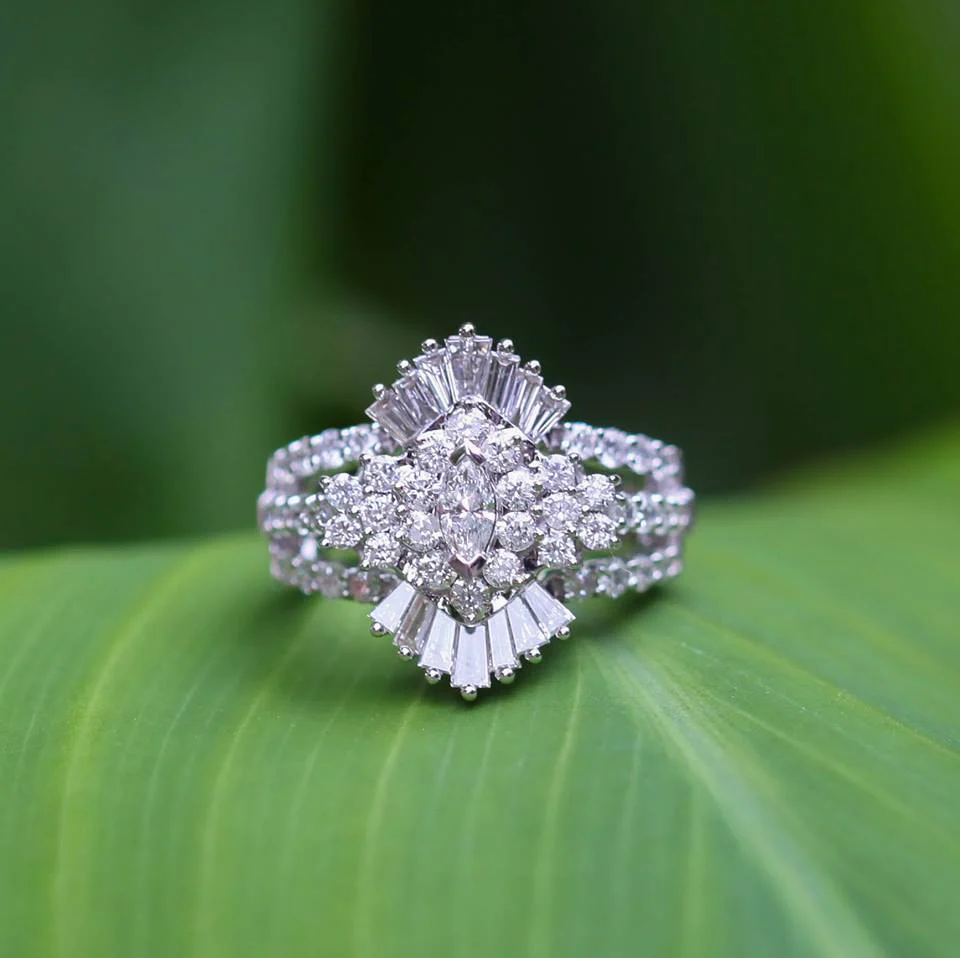14ct White Gold Ring with 2.00 Carat of Diamonds with Marquise Centre Diamond - Image 3