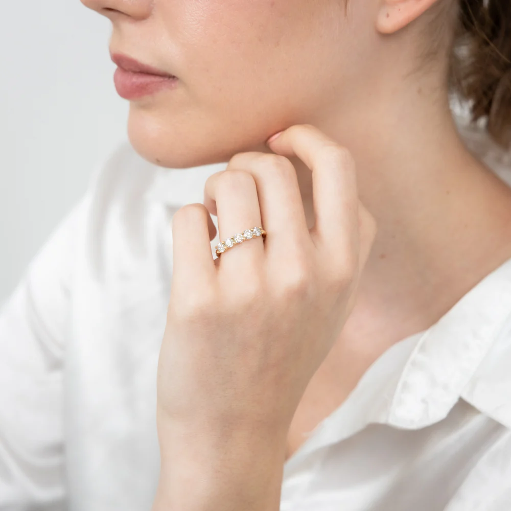 14ct Yellow Gold 0.95 Carat Diamond Eternity Ring with 5 Round Brilliant Cut Diamonds - Image 3