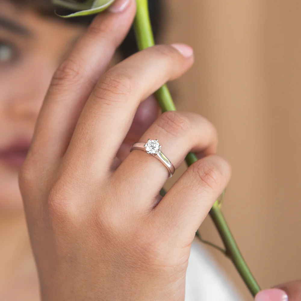 18ct 0.70 Carat DF SI CERTIFIED Diamond Solitaire - Image 3