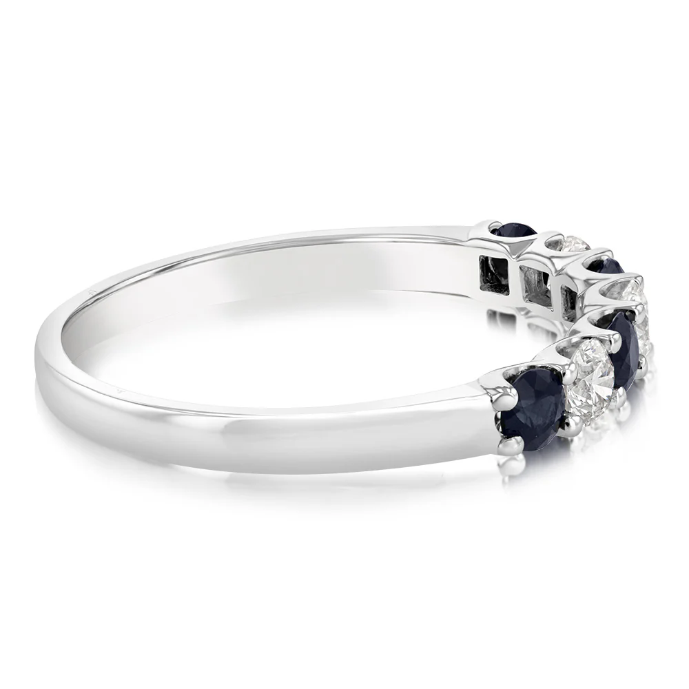 18ct White Gold 0.60 Carat Natural Blue Sapphire and Diamond Ring - Image 2