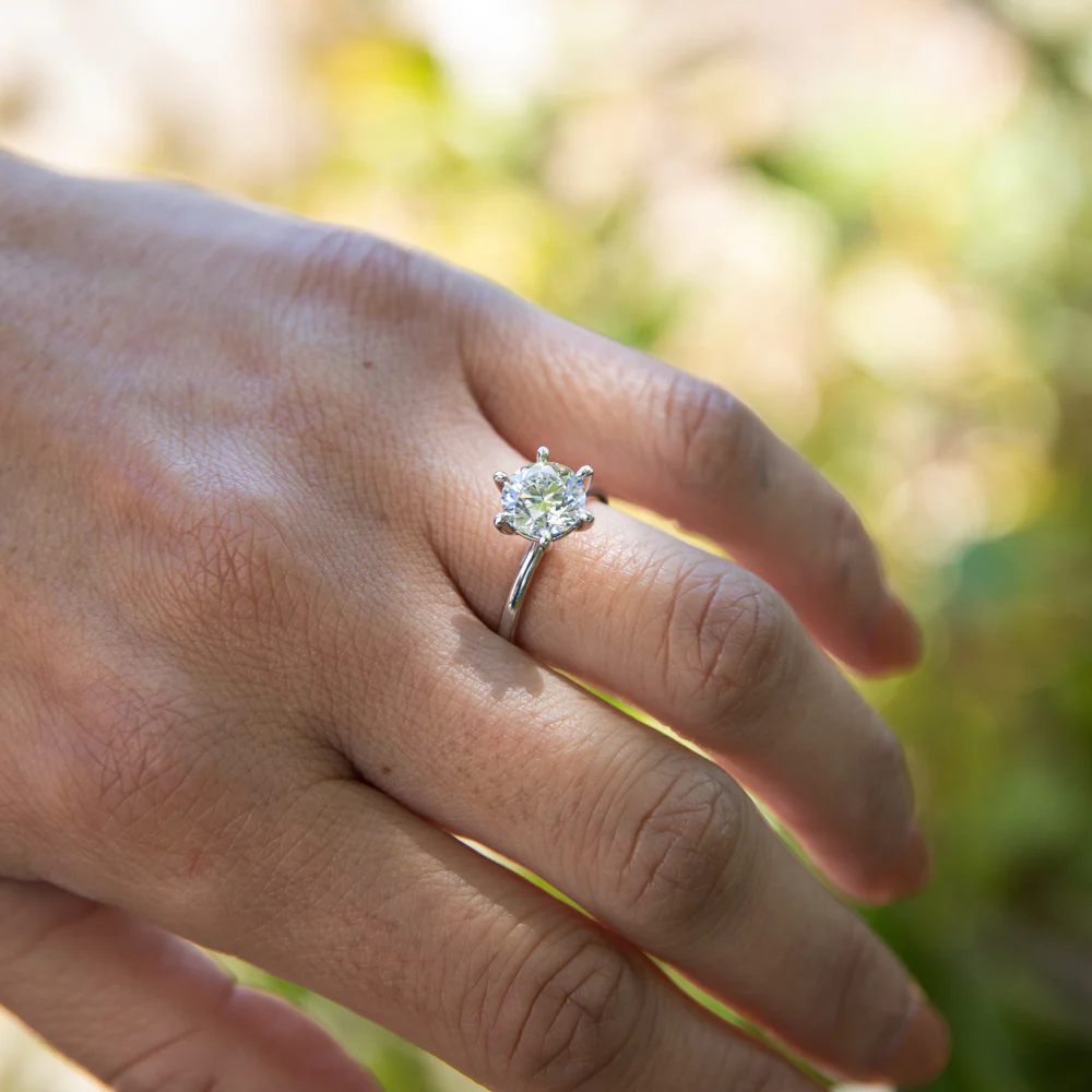 18ct White Gold 2.00 Carat Brilliant cut GH SI Diamond Solitaire Ring - Image 3