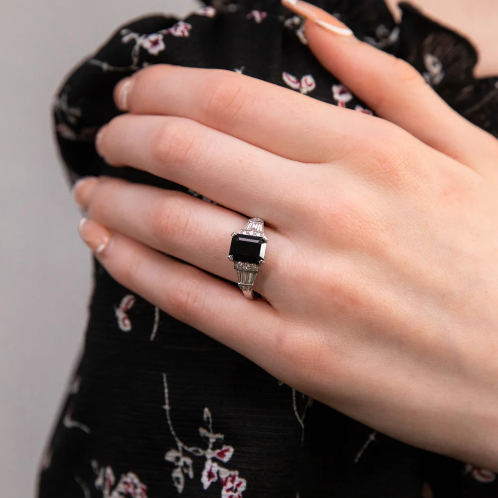 18ct White Gold Natural Black Sapphire 3.00ct Emerald Cut Ring with 0.50ct Diamonds - Image 3
