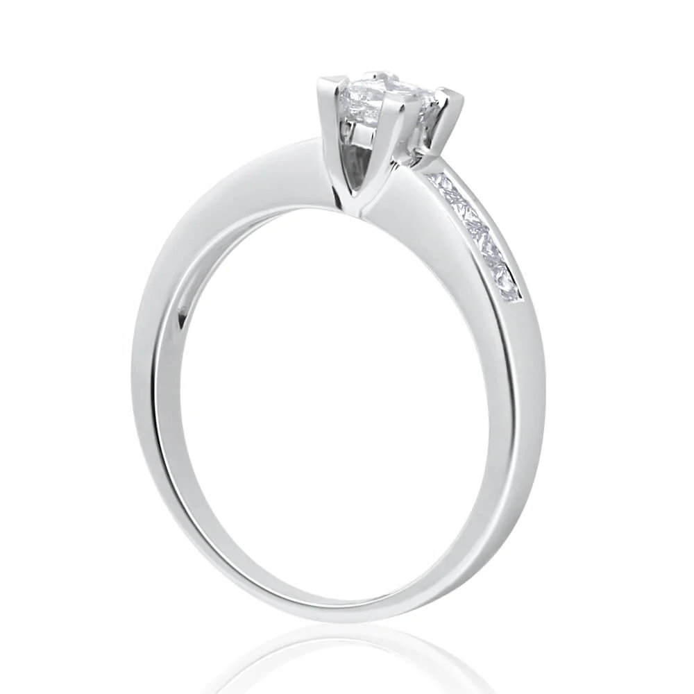 18ct White Gold Ring WIth 0.55 Carats Of Diamonds - Image 2