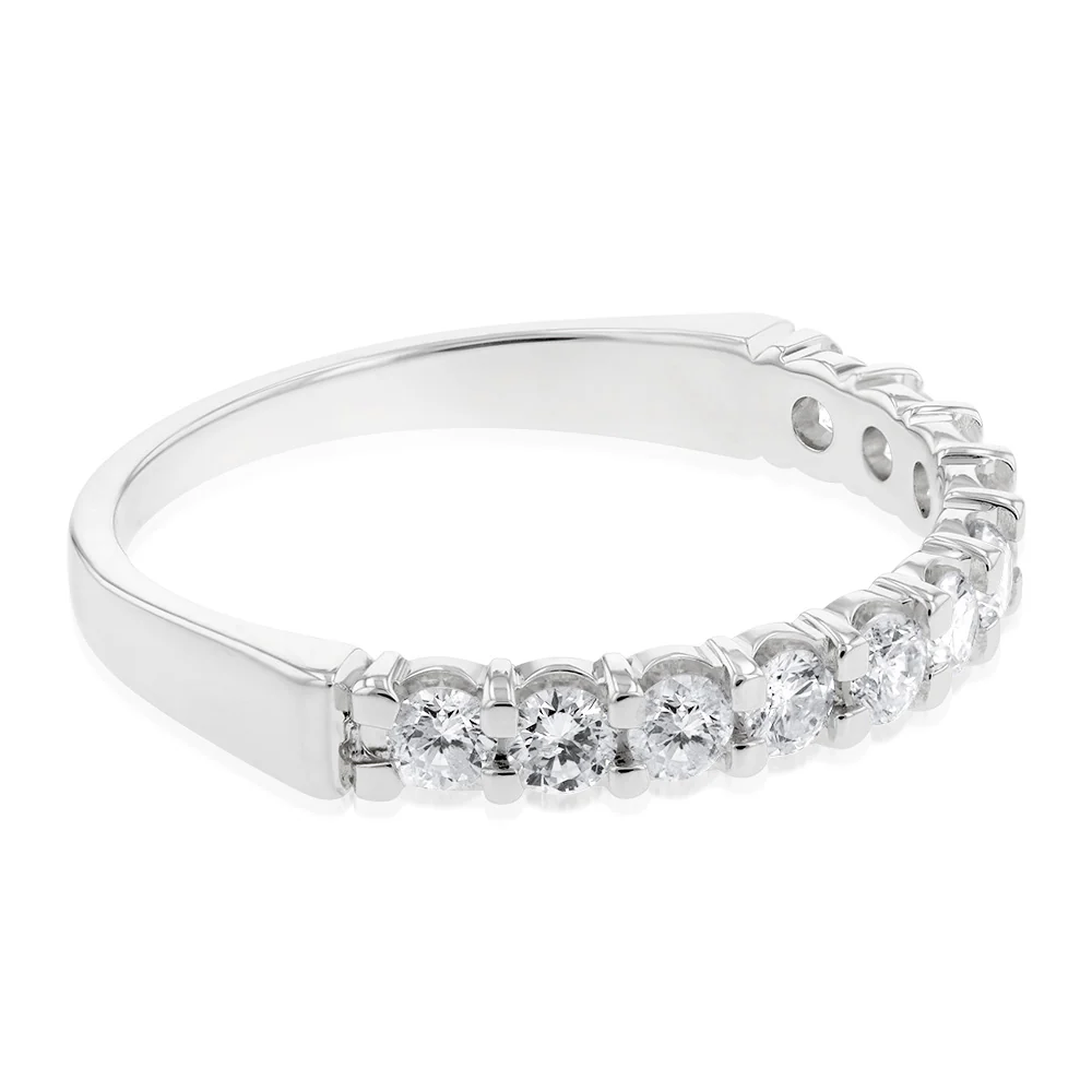 18ct White Gold Ring With 1/2 Carat Diamonds - Image 2