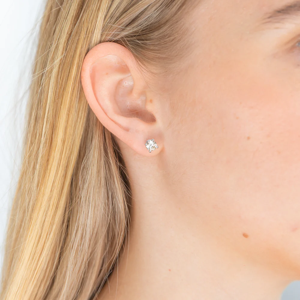 18ct White Gold Screwback Stud Earrings With 1 Carat Of Diamonds - Image 3