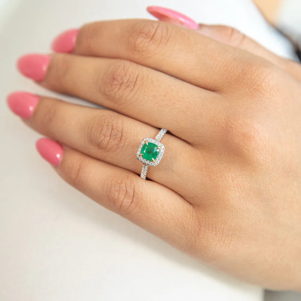 18ct Yellow Gold Natural Emerald and Diamond Ring - Image 4