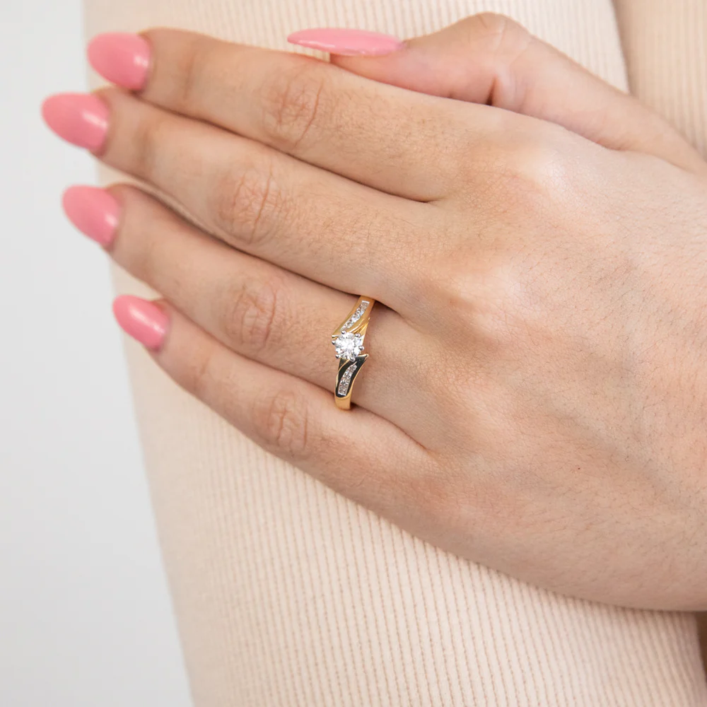 18ct Yellow Gold Ring With 1/2 Carat 8 Brilliant Cut Diamonds - Image 3
