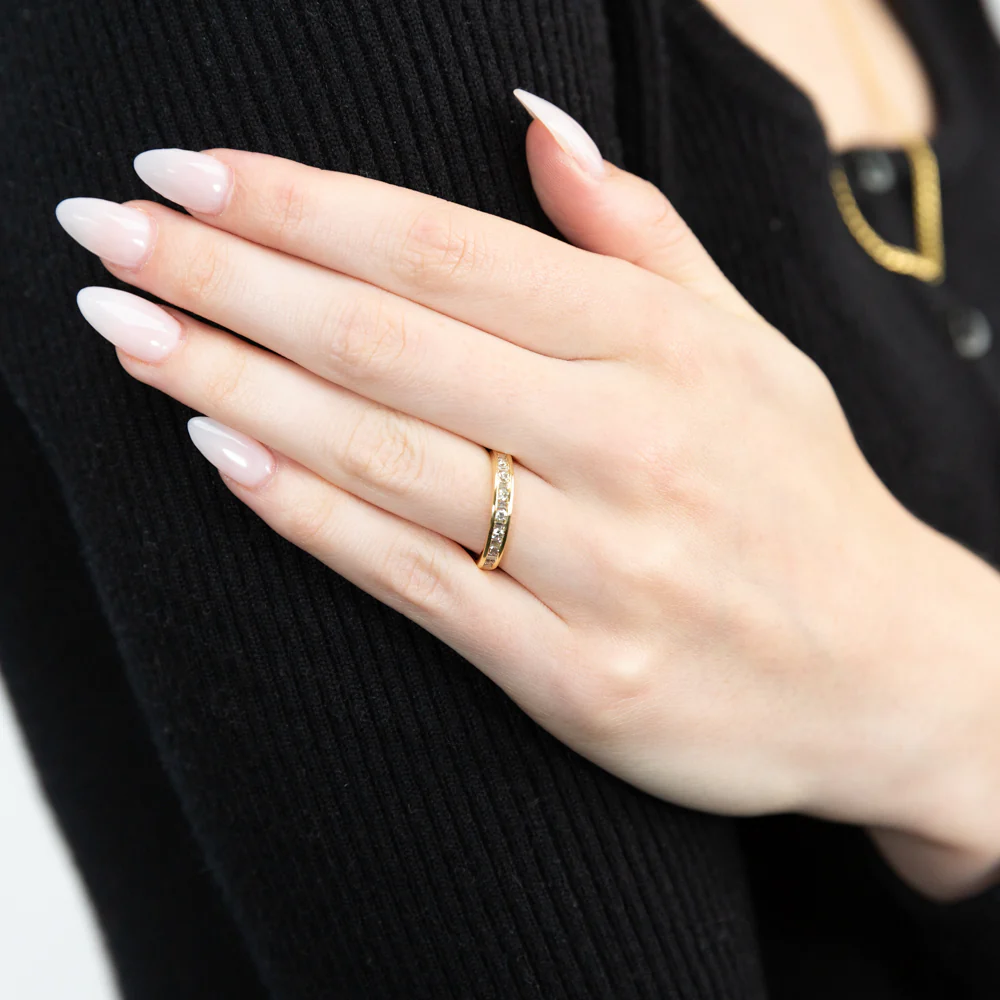 18ct Yellow Gold Ring With 15 Mixed Cut 0.30 Carat Diamonds - Image 3
