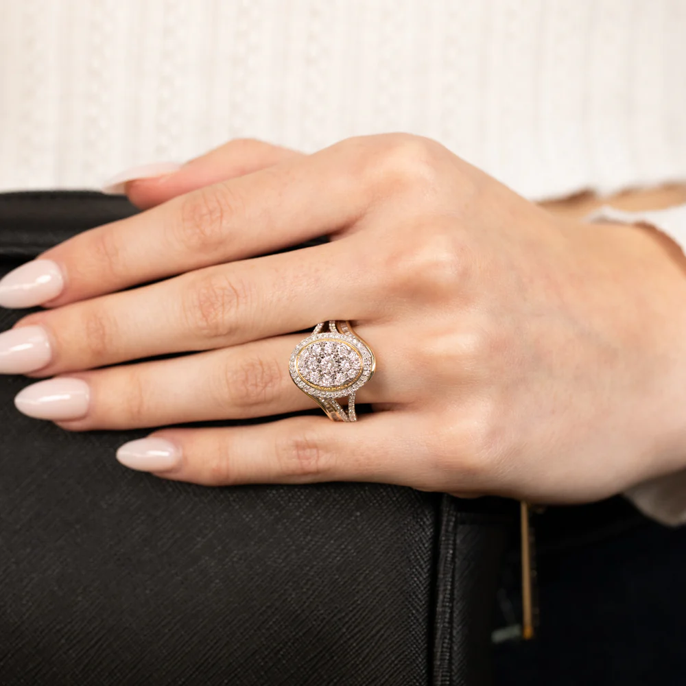 1Carat Luminesce Lab Grown 93Brilliant cut & 44Tappered cut Diamonds in 9ct Yellow gold - Image 4