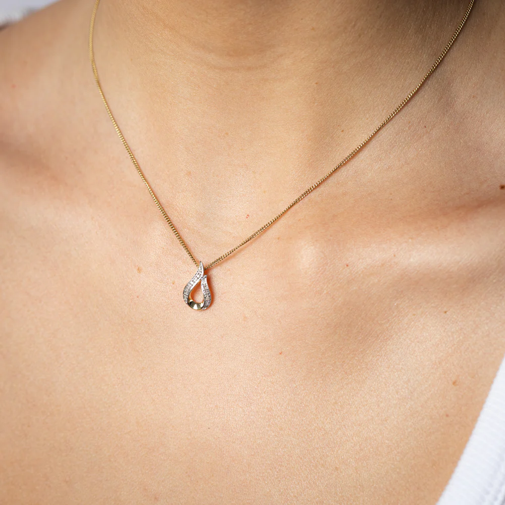 6 Diamonds Pendant in 9ct Yellow Gold - Image 2