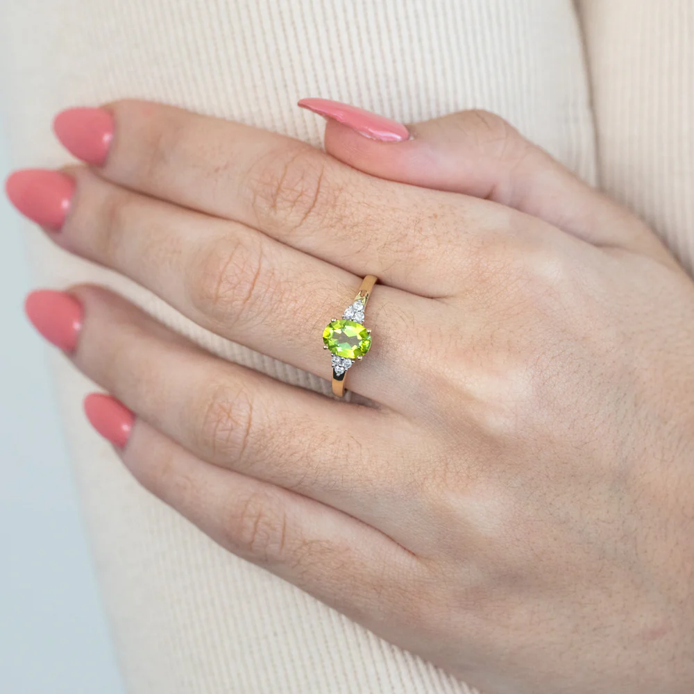 9ct Alluring Yellow Gold Diamond + Peridot Ring - Image 3