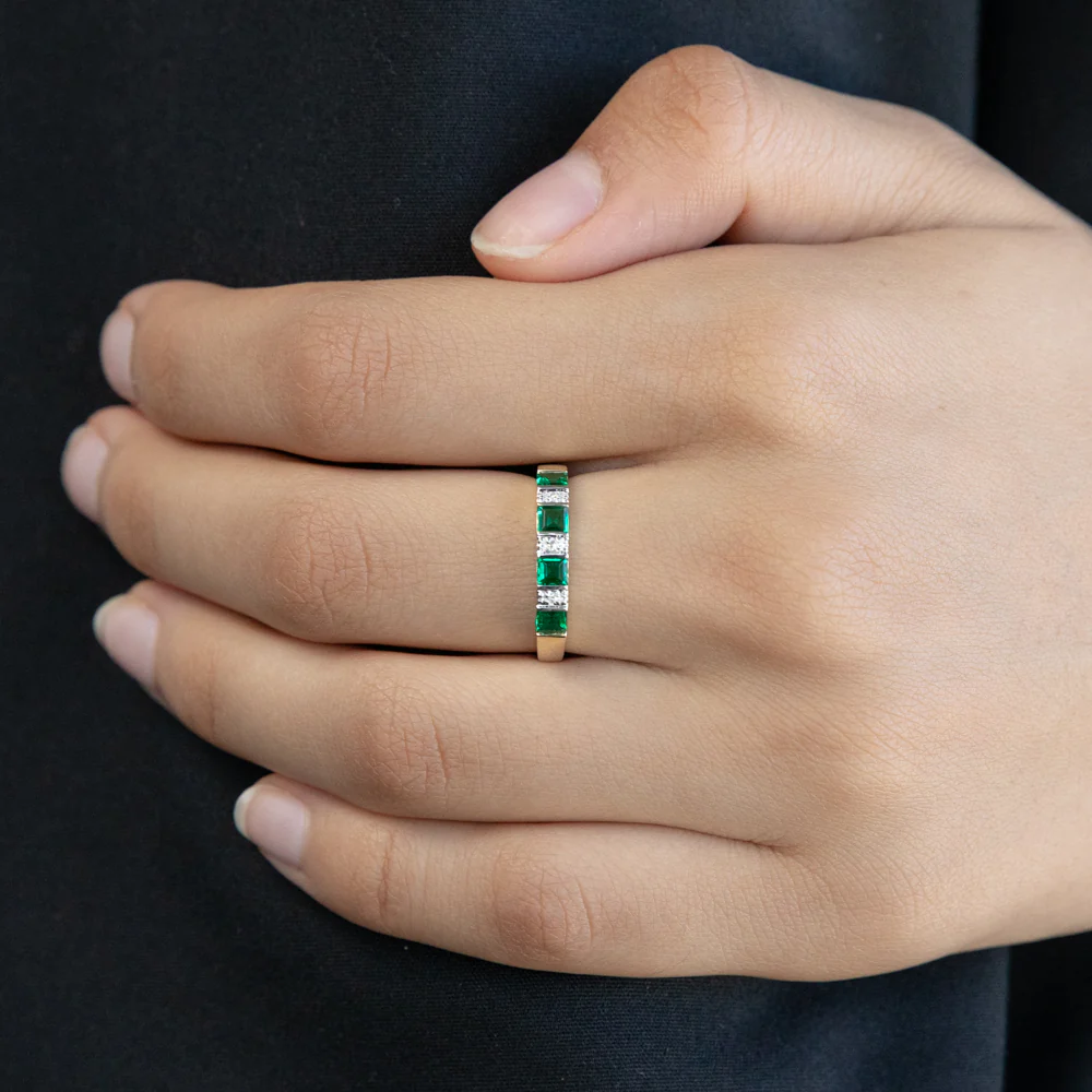 9ct Created Emerald and Diamond Ring - Image 3