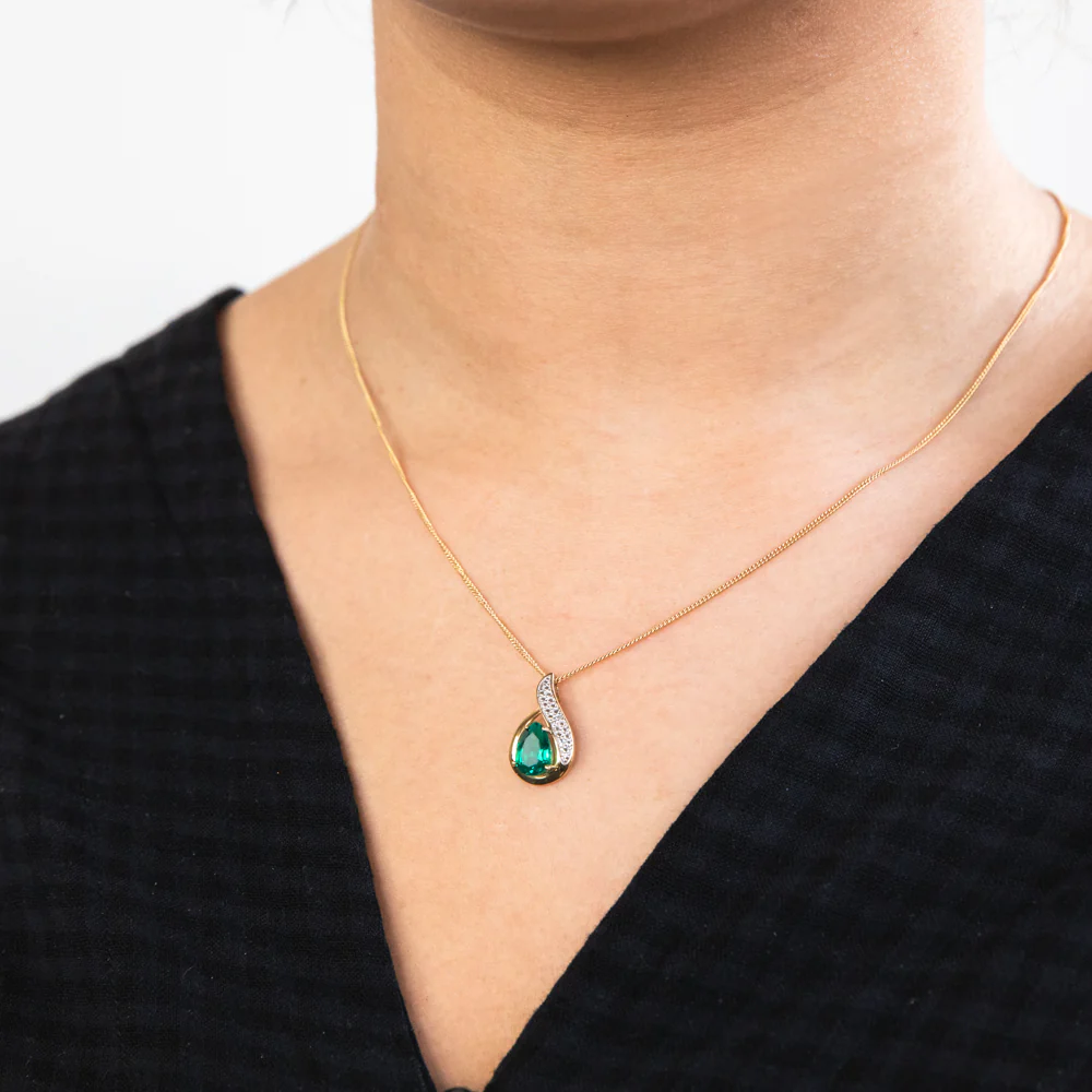 9ct Created Emerald & Diamond Pendant - Image 2