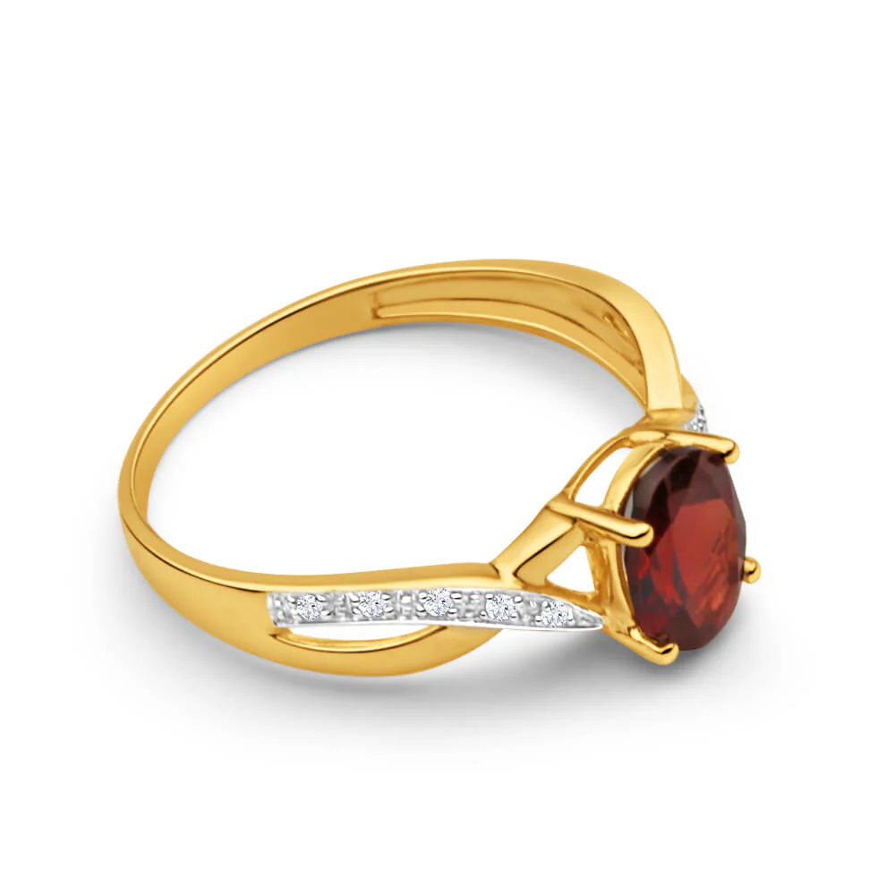 9ct Dazzling Yellow Gold Diamond and Garnet Ring - Image 2