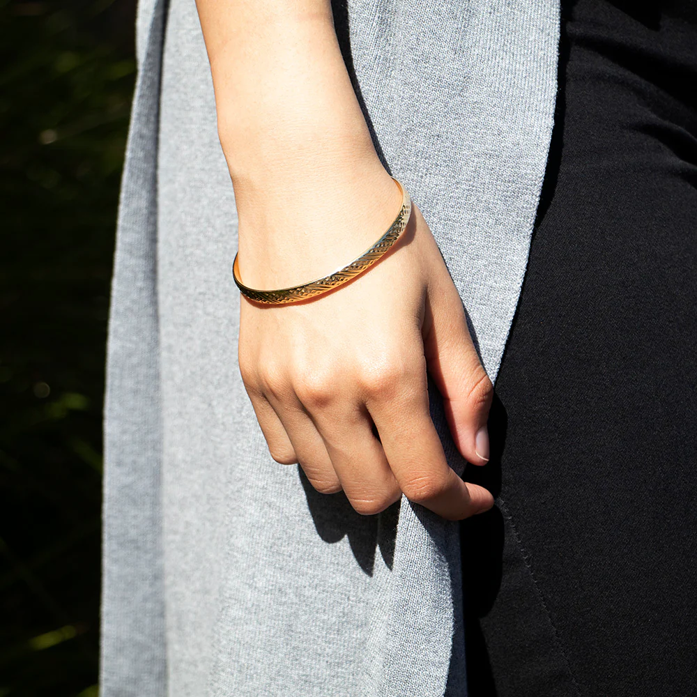 9ct Lovely Yellow Gold Silver Filled Bangle - Image 4