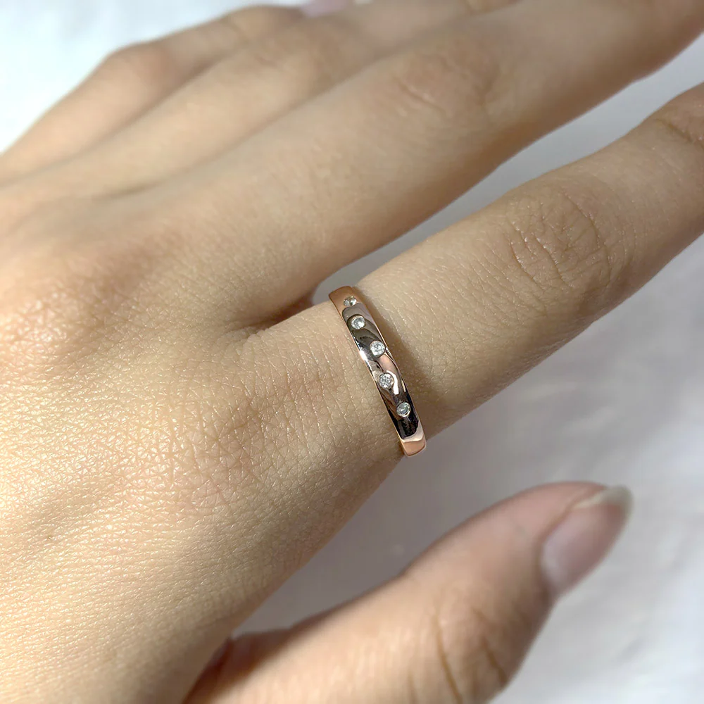 9ct Rose Gold 0.05 Carat Diamond Ring with 5 Brilliant Diamonds - Image 3