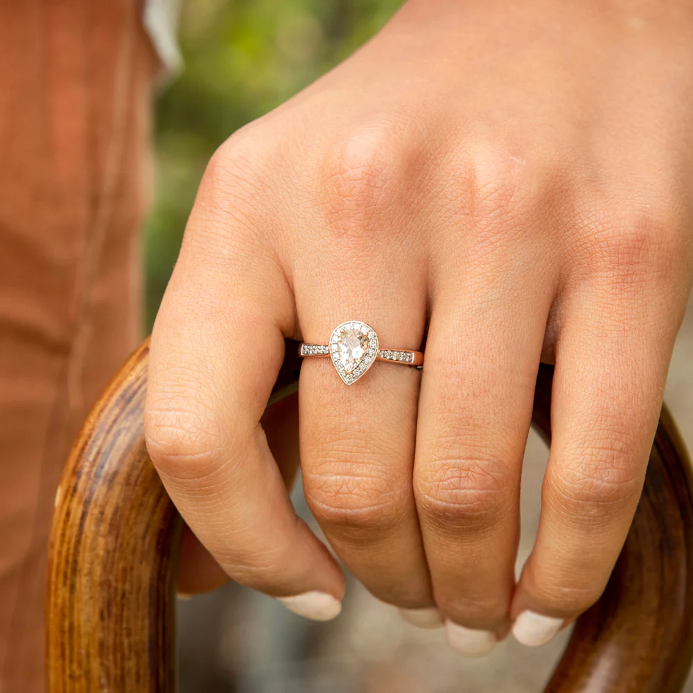 9ct Rose Gold 0.6ct Morganite and 0.20 Carat Diamond Ring - Image 3
