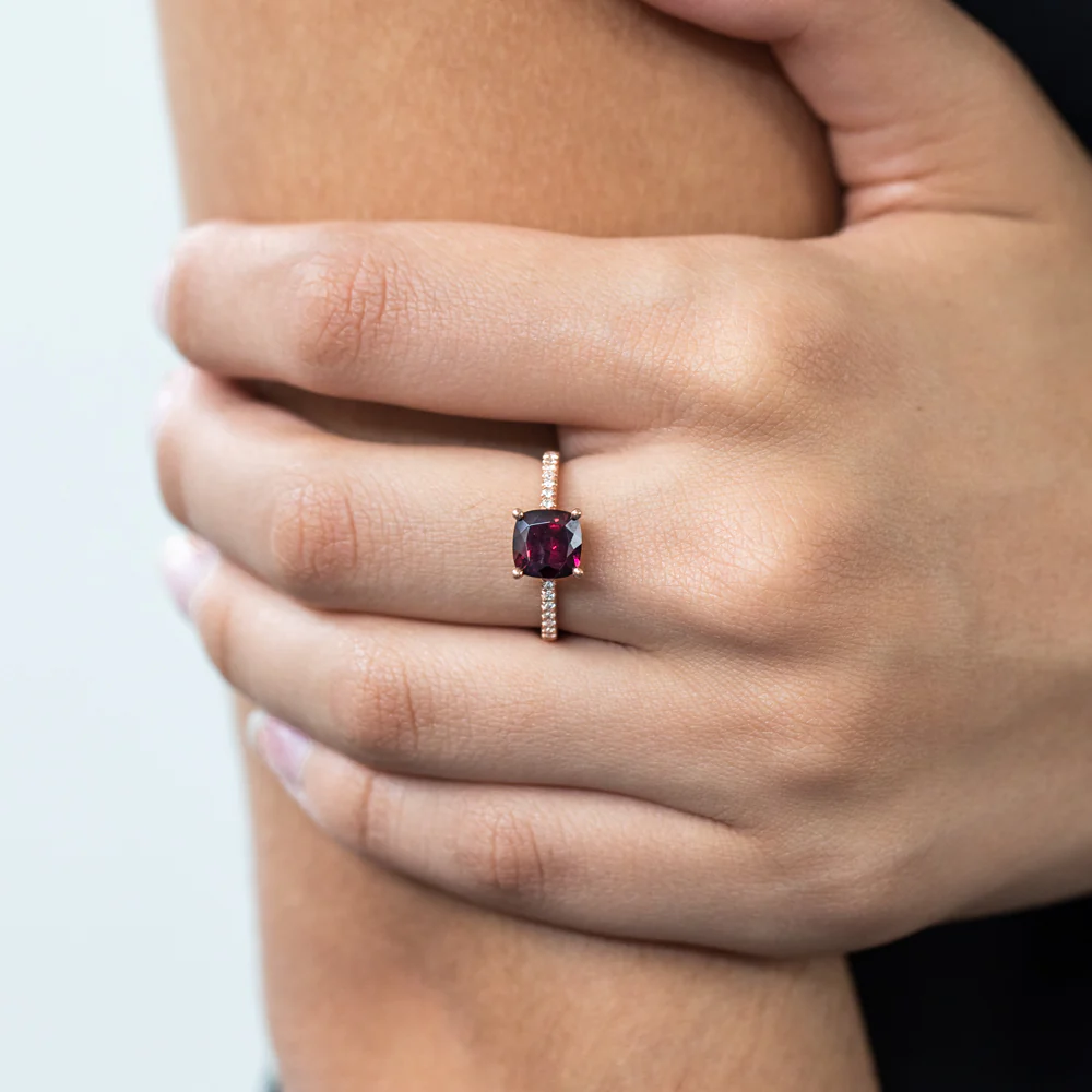 9ct Rose Gold 7mm Cushion Cut Rhodolite Garnet Ring with 0.11ct Diamonds - Image 4