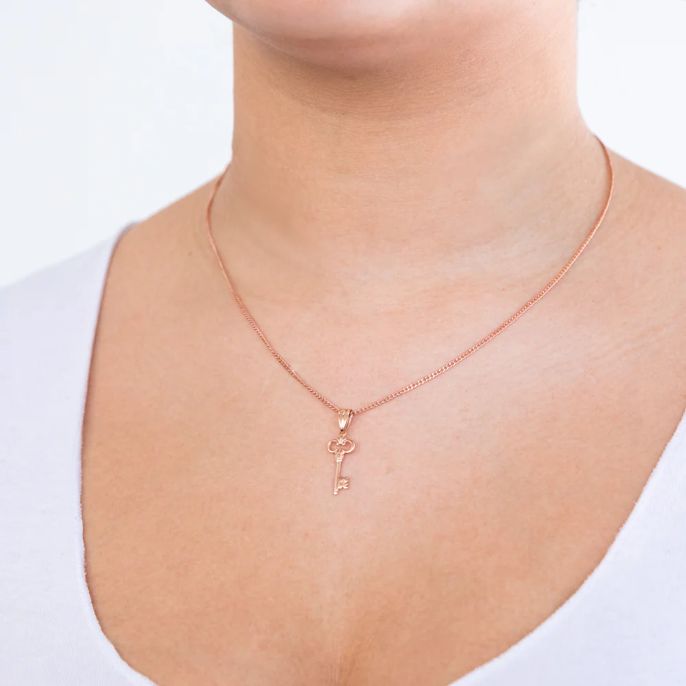9ct Rose Gold Antique Key Pendant - Image 2