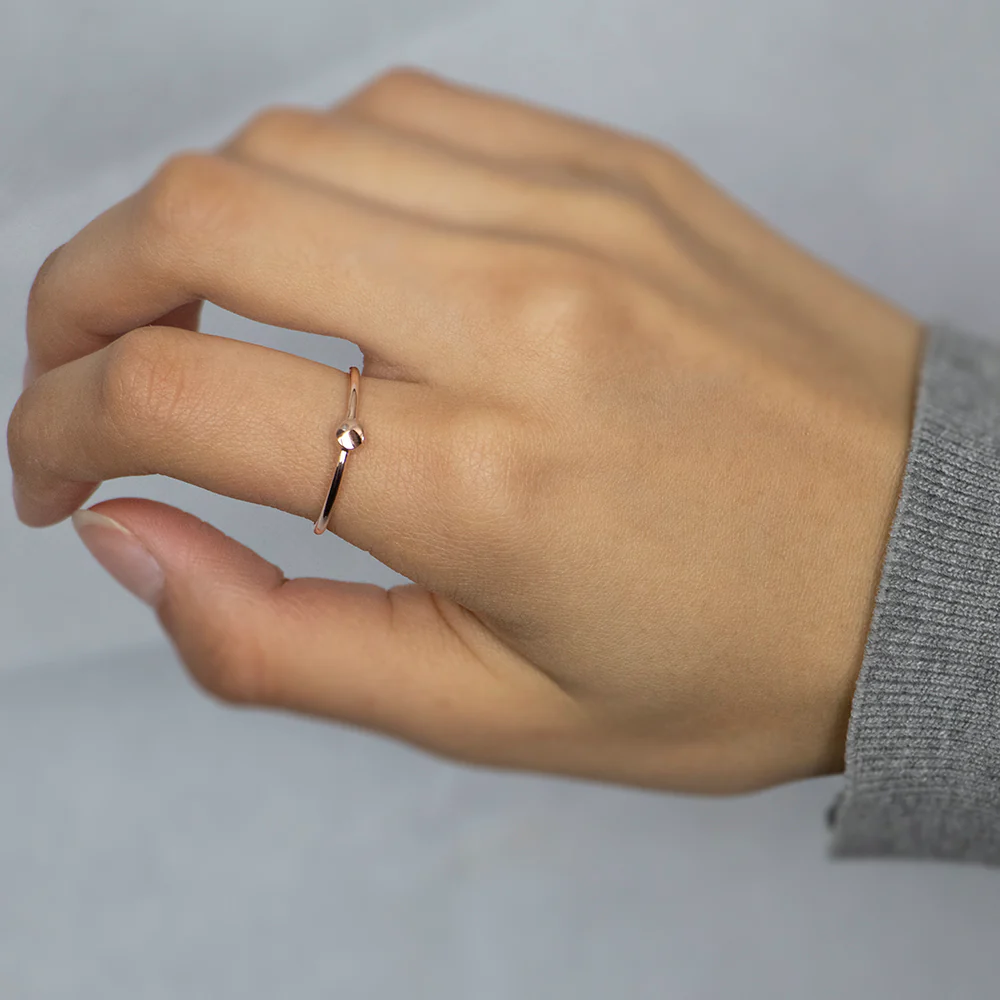 9ct Rose Gold Ring with 1 Diamond - Image 3