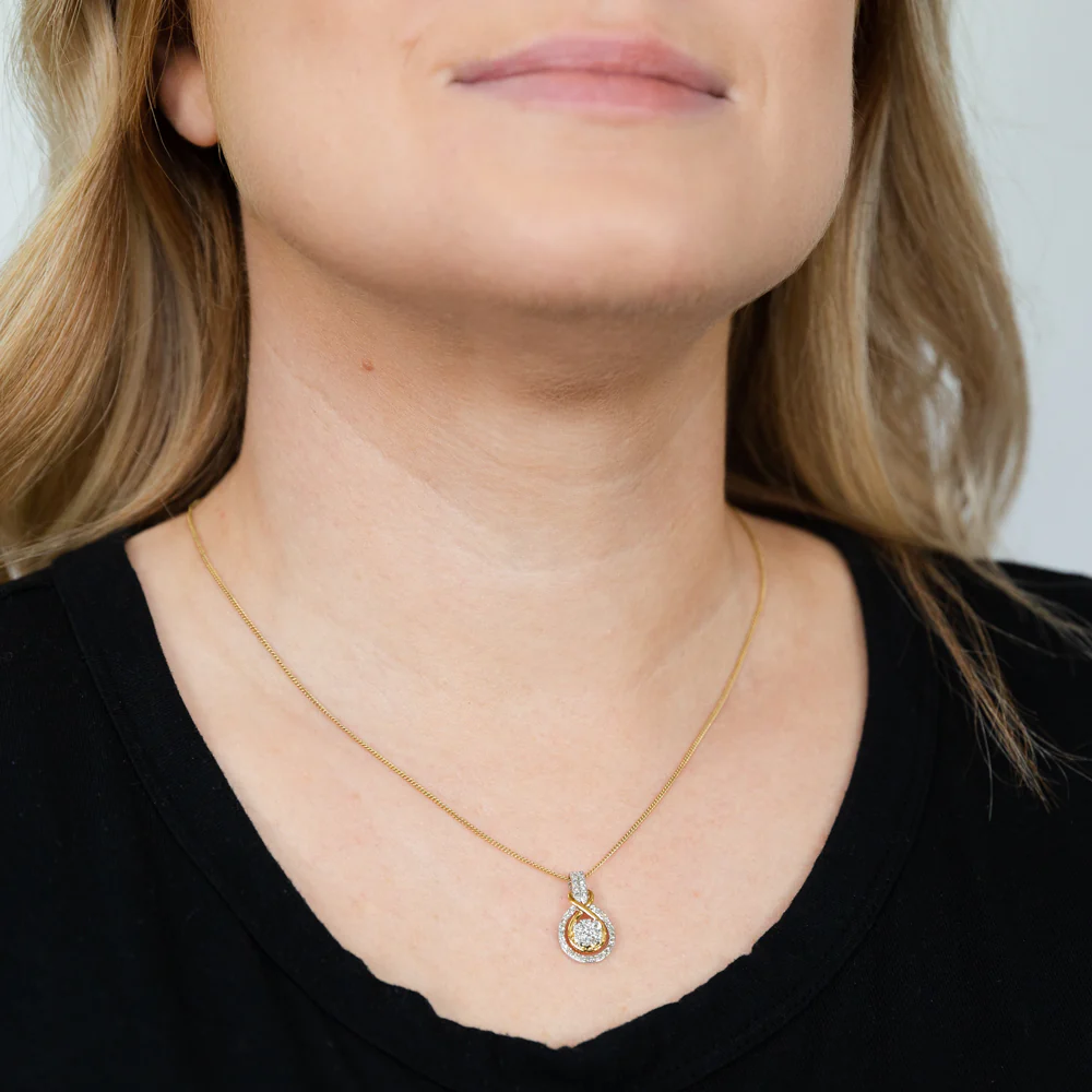 9ct White and Yellow Gold Diamond Penadant - Image 2
