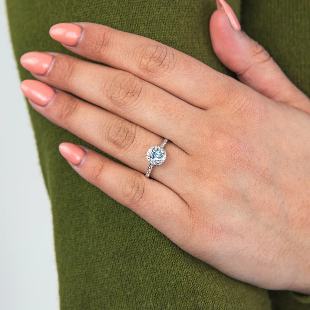 9ct White Gold 0.75ct Aquamarine and 1/10 Carat Diamond Halo Ring - Image 3
