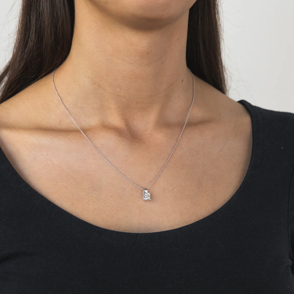 9ct White Gold 1/2 Carat Diamond Pendant on 45cm Chain - Image 2